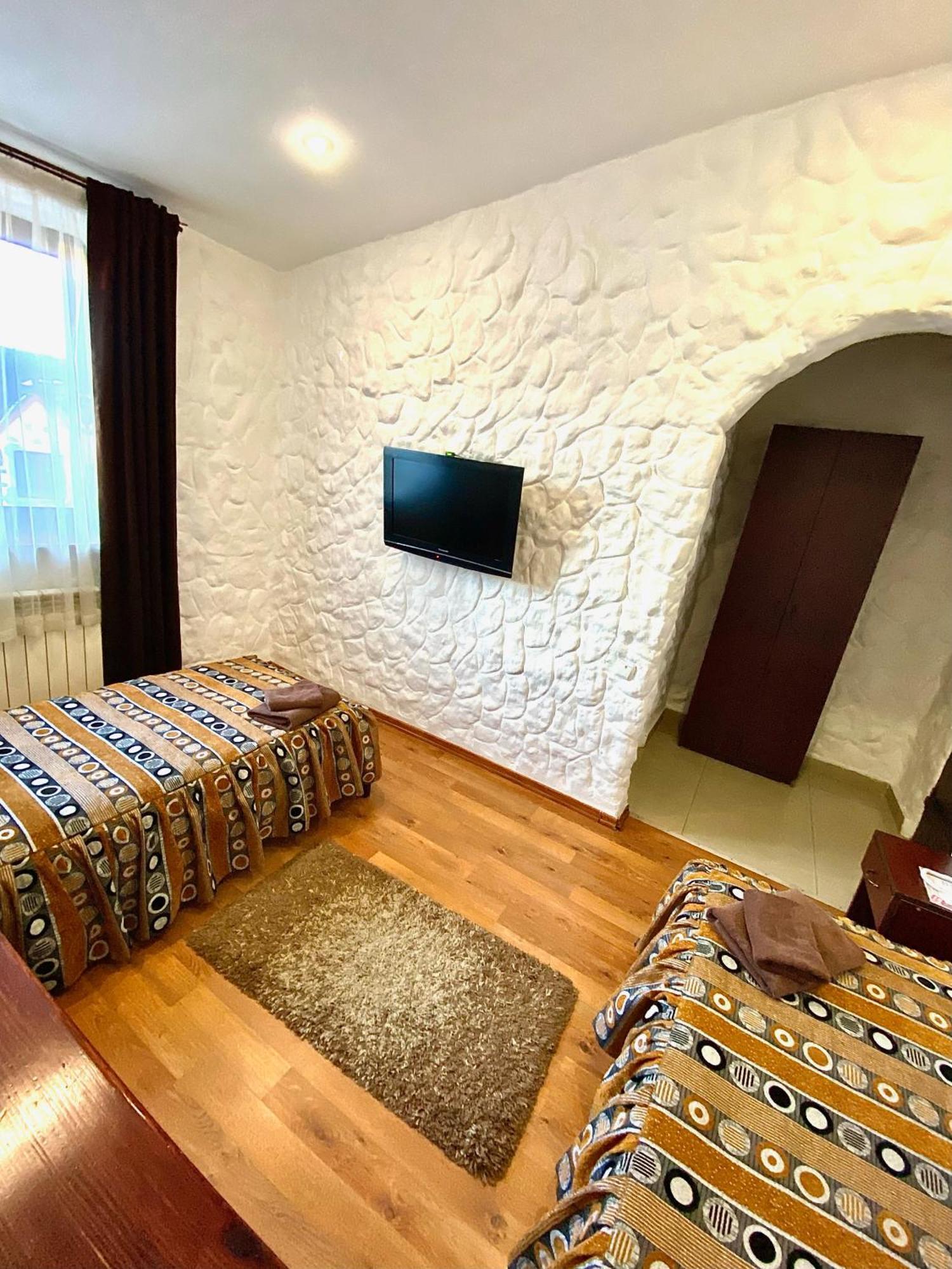 Complex Khutor Hotel Velyka Omelyana Exterior photo