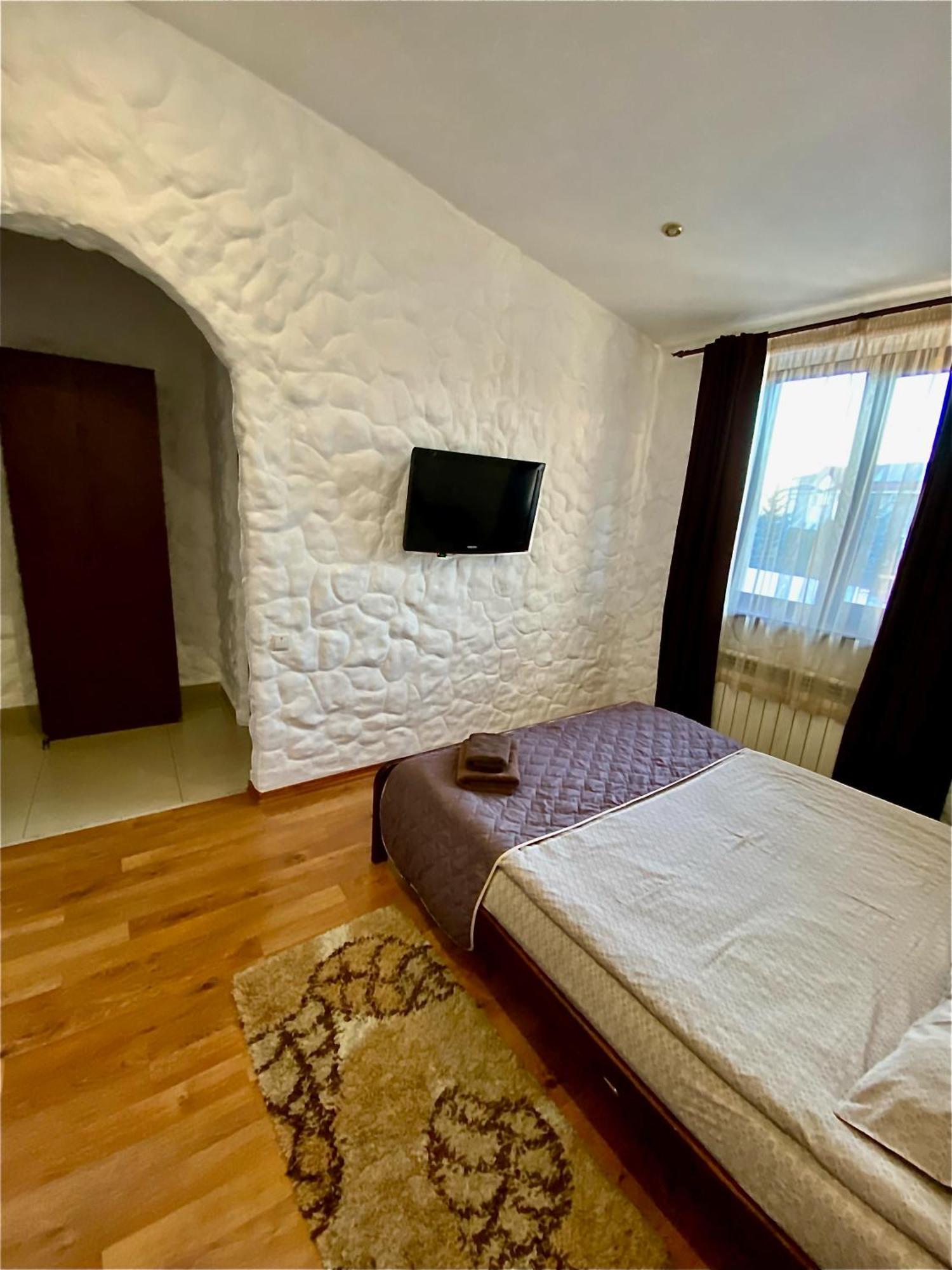Complex Khutor Hotel Velyka Omelyana Exterior photo